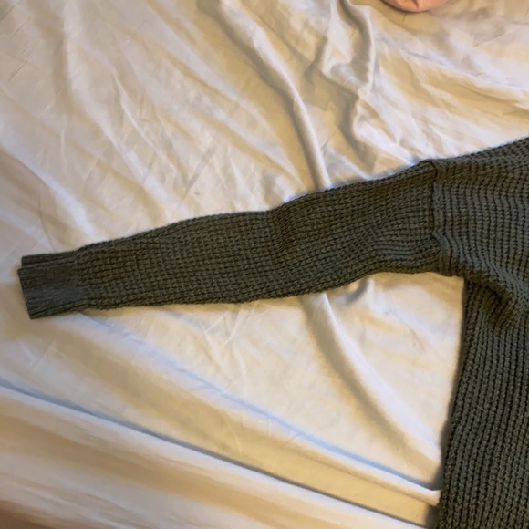 Hollister Green Longsleeve - Picture 4 of 10